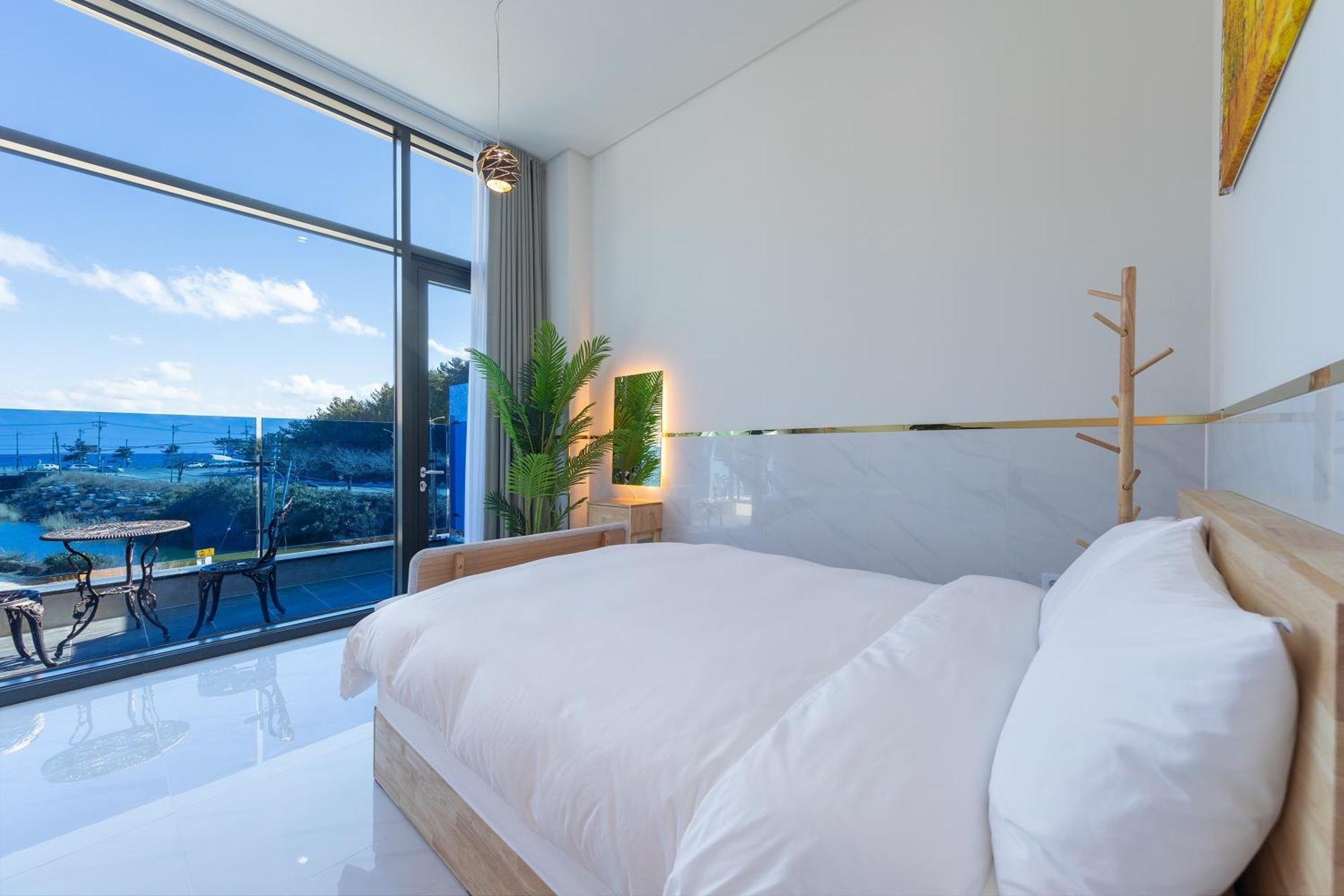 Today Gyeongpo Oceanview Pension Каннин Номер фото