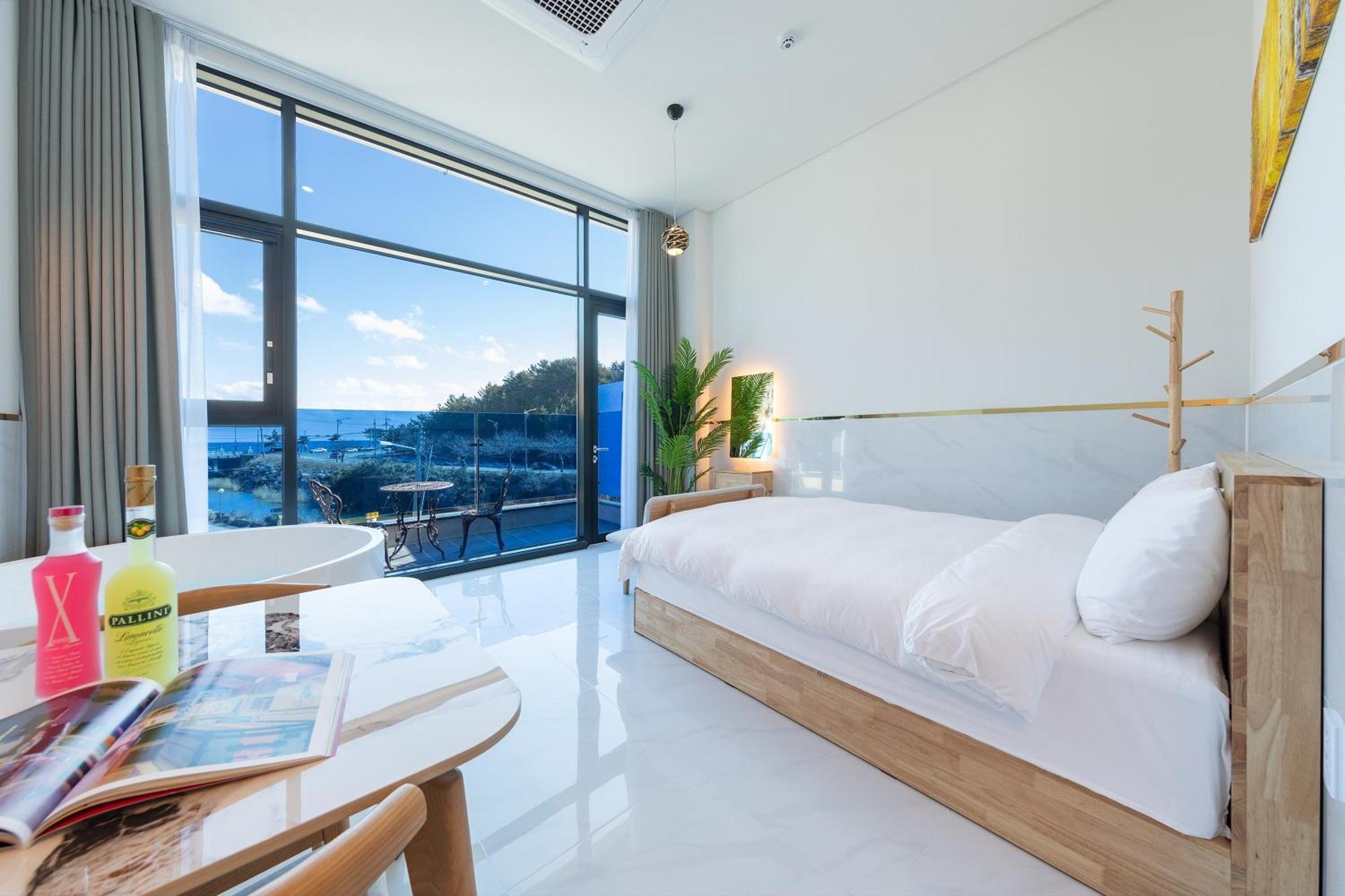 Today Gyeongpo Oceanview Pension Каннин Номер фото