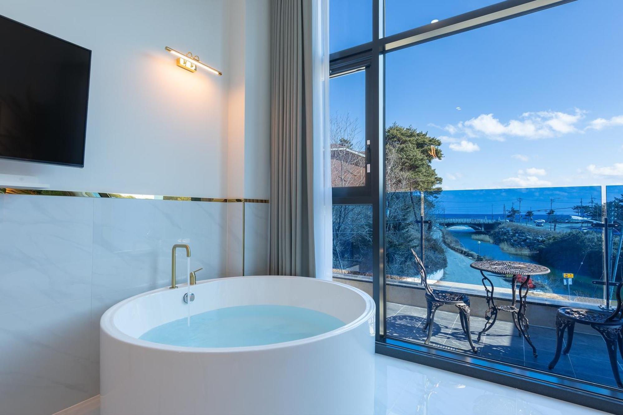 Today Gyeongpo Oceanview Pension Каннин Номер фото