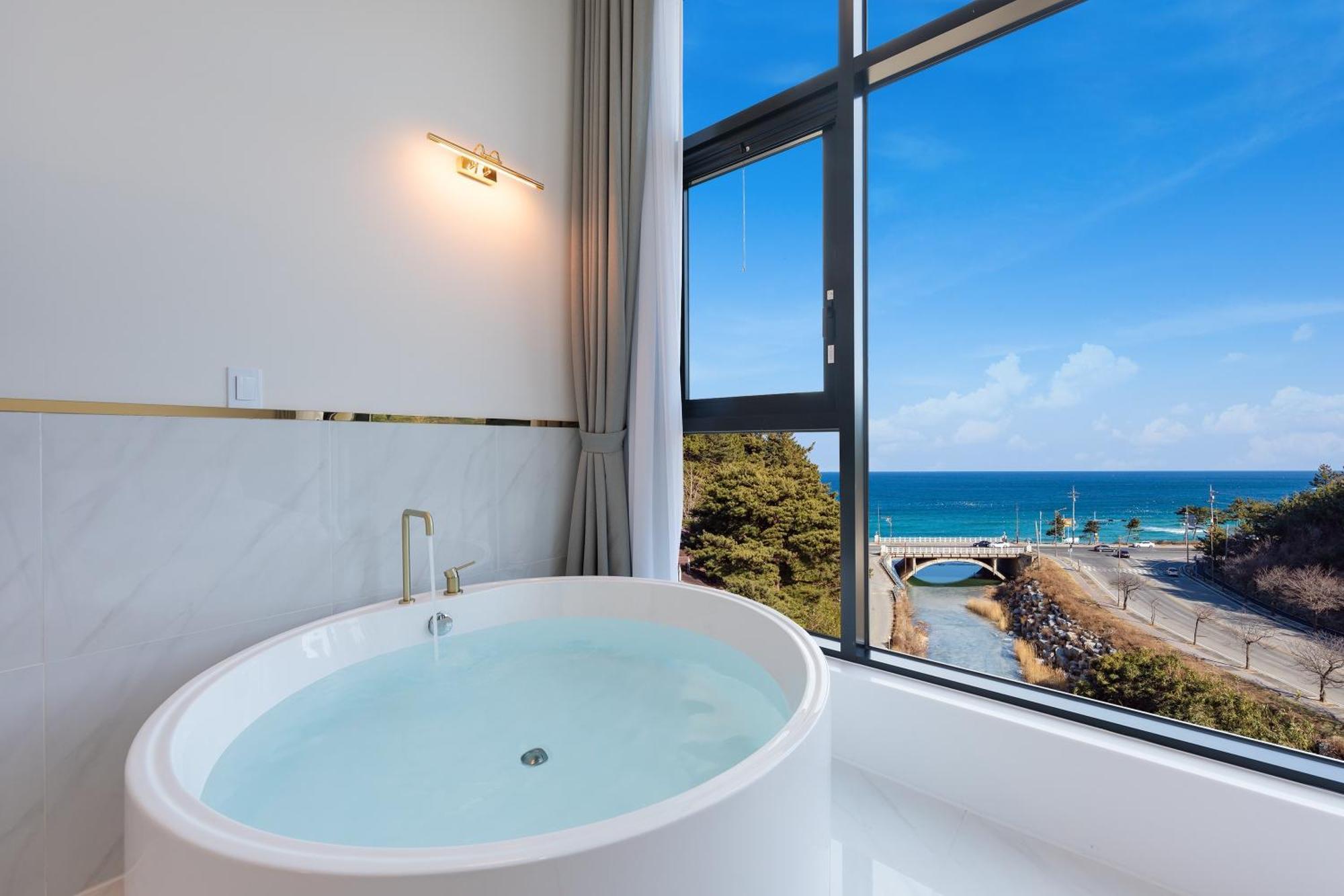 Today Gyeongpo Oceanview Pension Каннин Номер фото