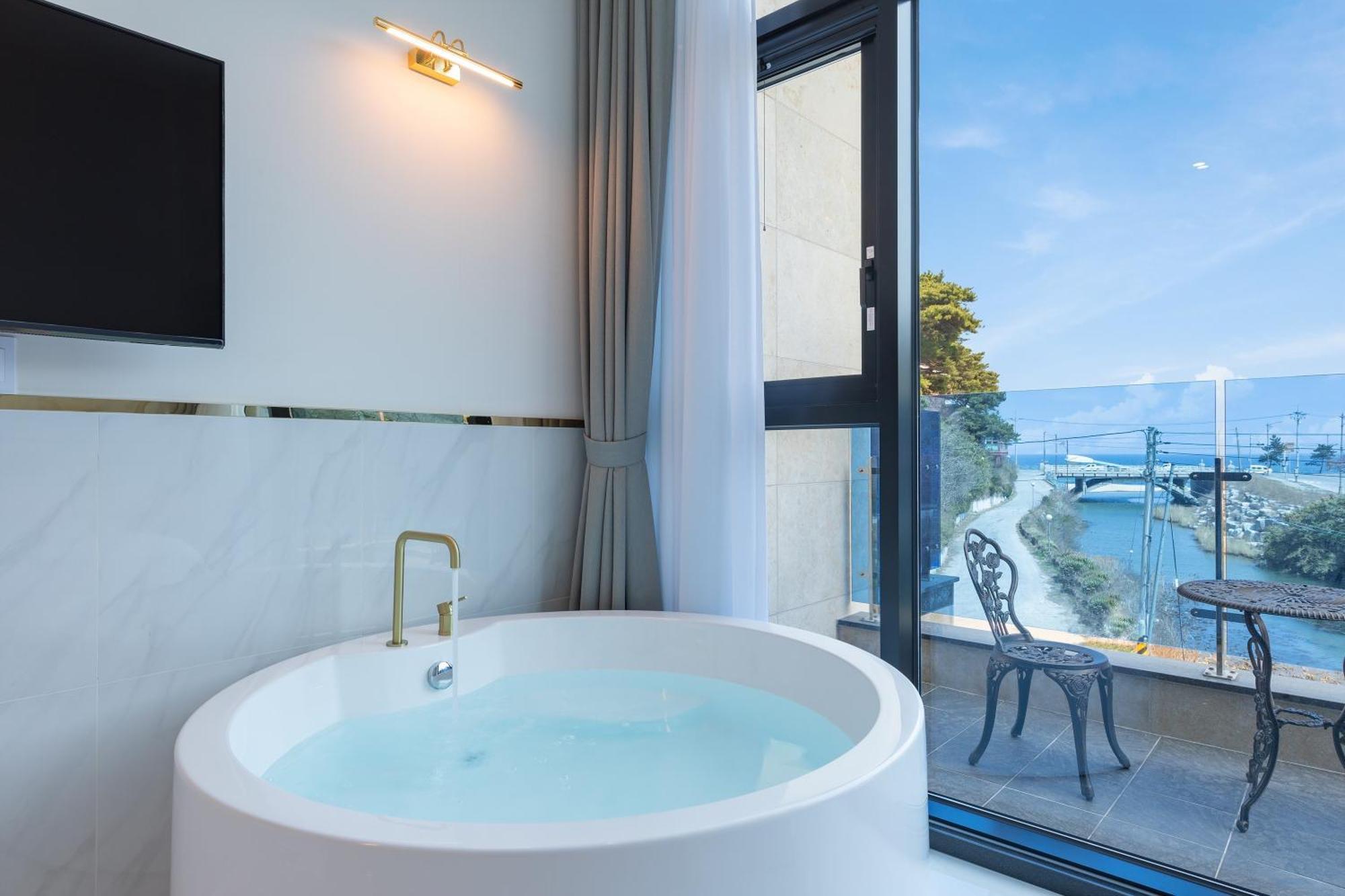 Today Gyeongpo Oceanview Pension Каннин Номер фото