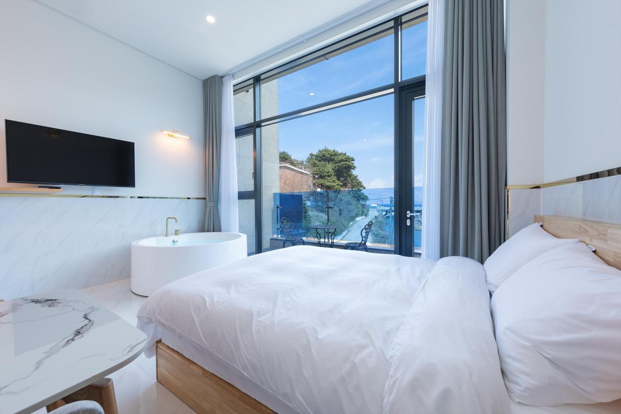 Today Gyeongpo Oceanview Pension Каннин Номер фото